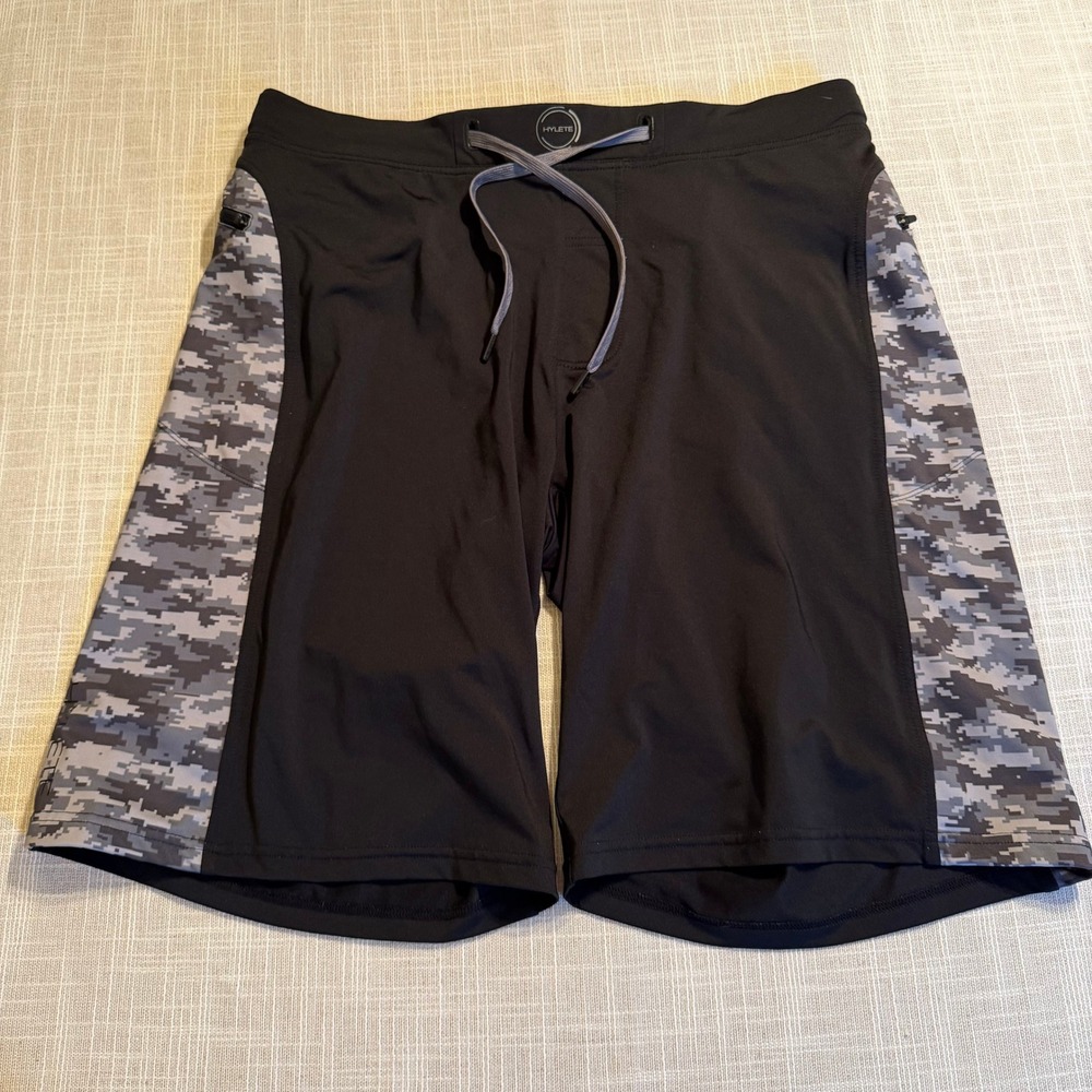 Hylete Mens XL Black Digital Camo Training Athletic Shorts Zipper Pockets Gym